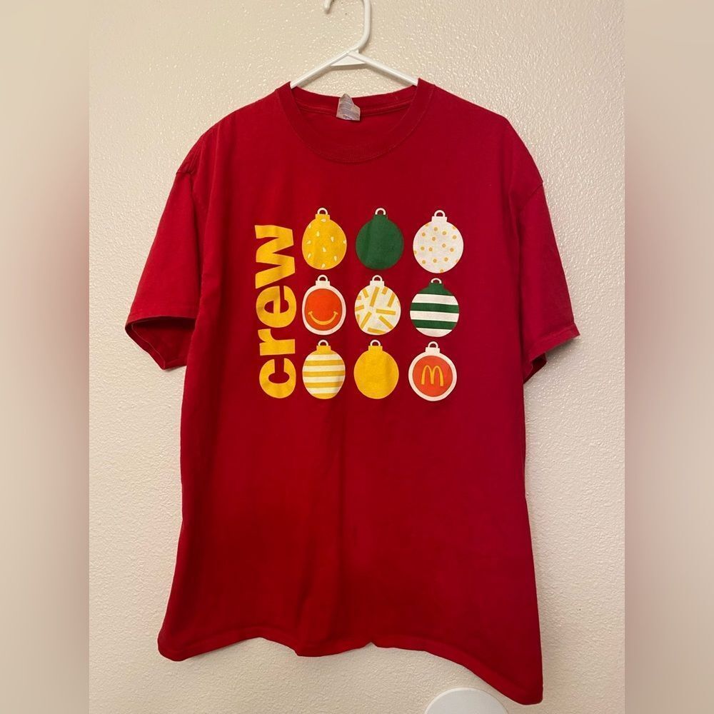 Christmas Crew McDonalds Holiday ornoT-Shirt Red Unisex Adult Size XL Employee